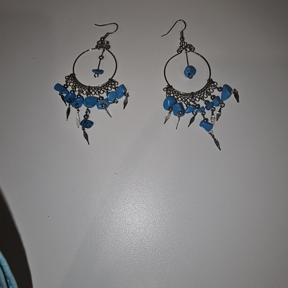 Turqoise and Silver Leaf Hoop Earrings. Excellent shape! - Picture 3 of 8